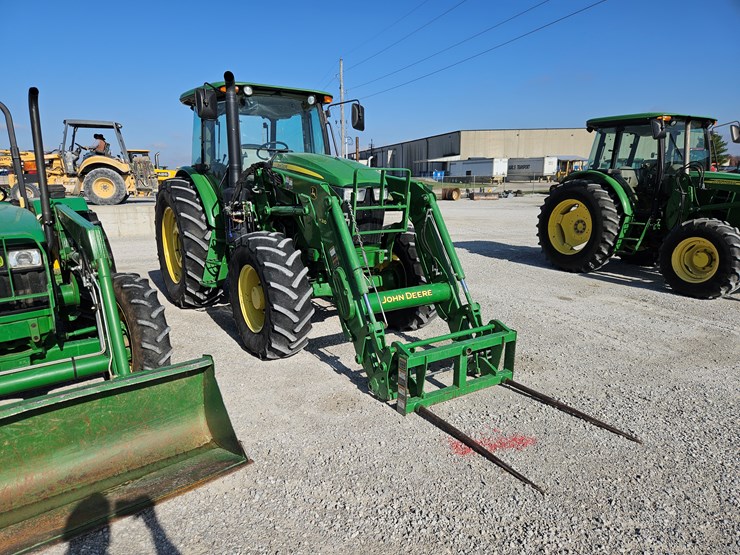 2016-john-deere-6105e-image-24