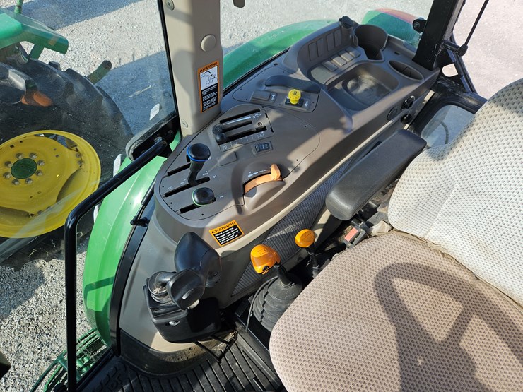 2016-john-deere-6105e-image-11