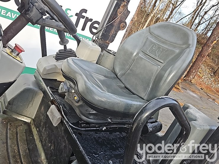 2014-caterpillar-cb24b-image-21