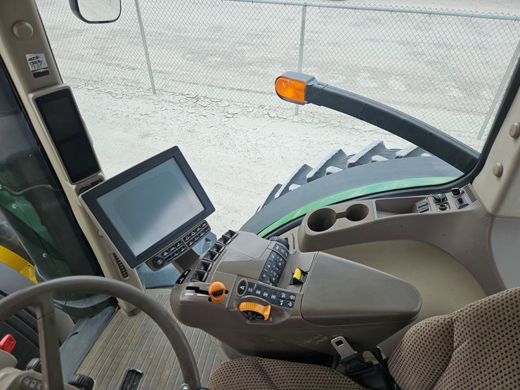 2014-john-deere-8345r-image-17