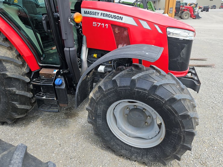 2018-massey-ferguson-5711-image-3
