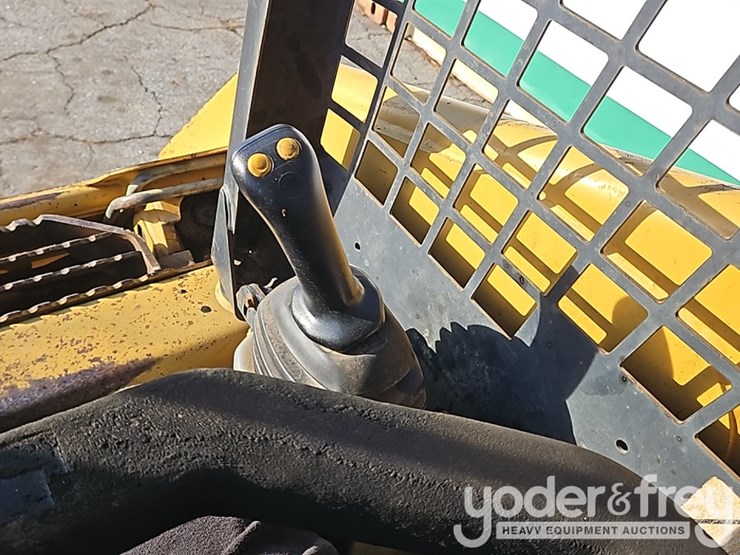 2003-caterpillar-246d-image-23