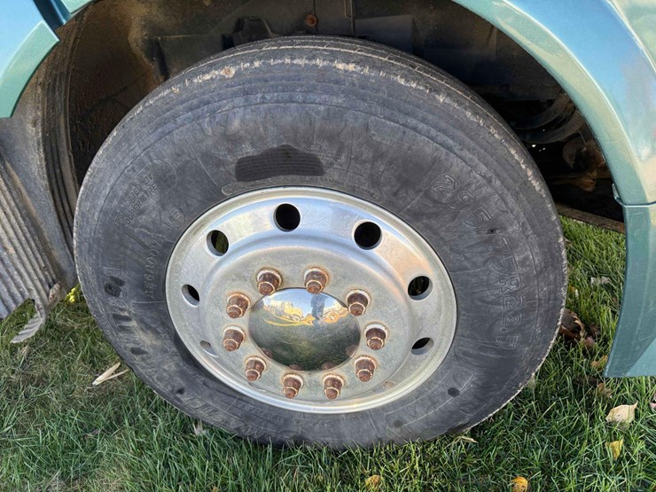 volvo-d13-semi-image-15