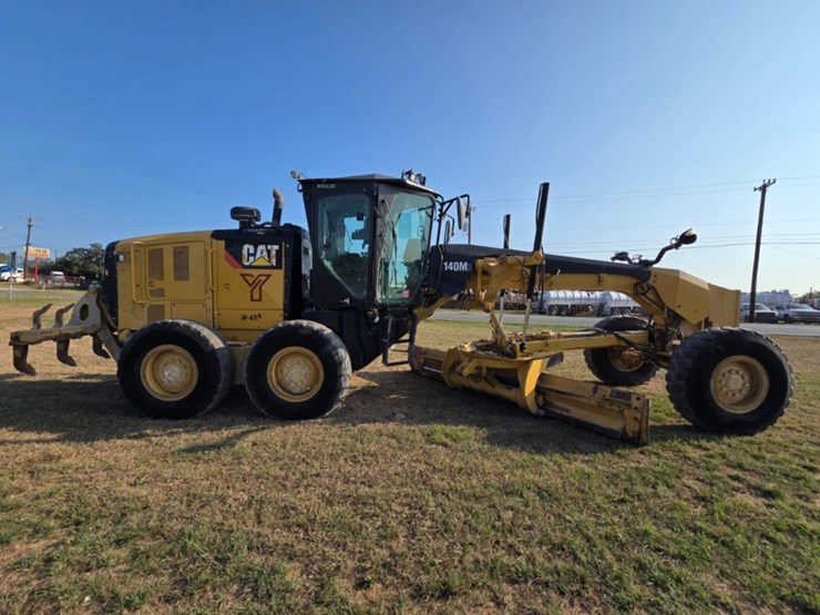 2015-caterpillar-140m3-image-4