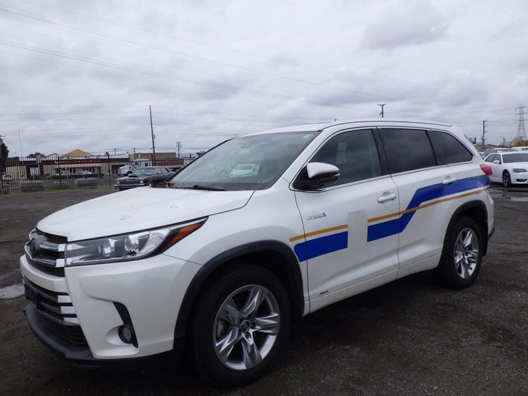 2017-toyota-highlander-image-1