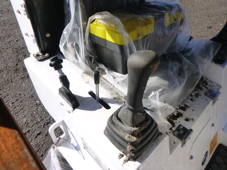 2025-bison-tele-bt360w-skid-steer-track-loader-image-13