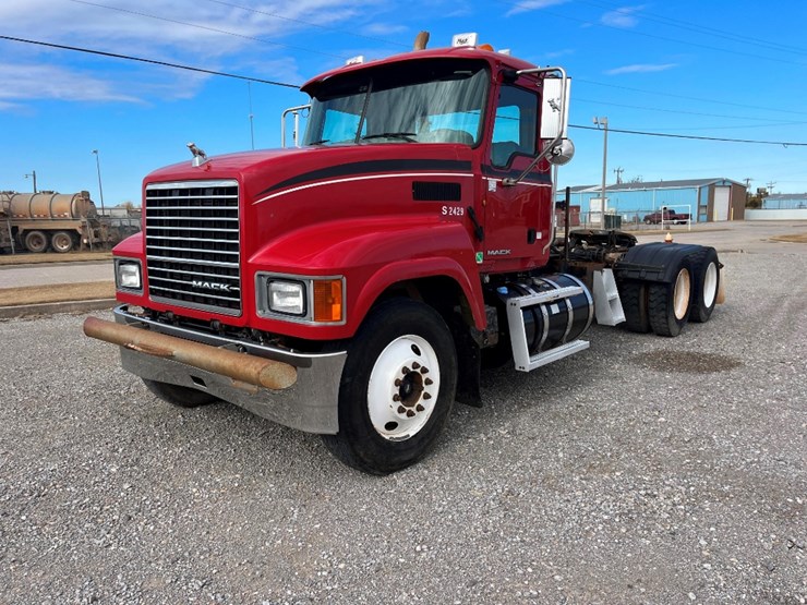 2013-mack-chu613-image-1