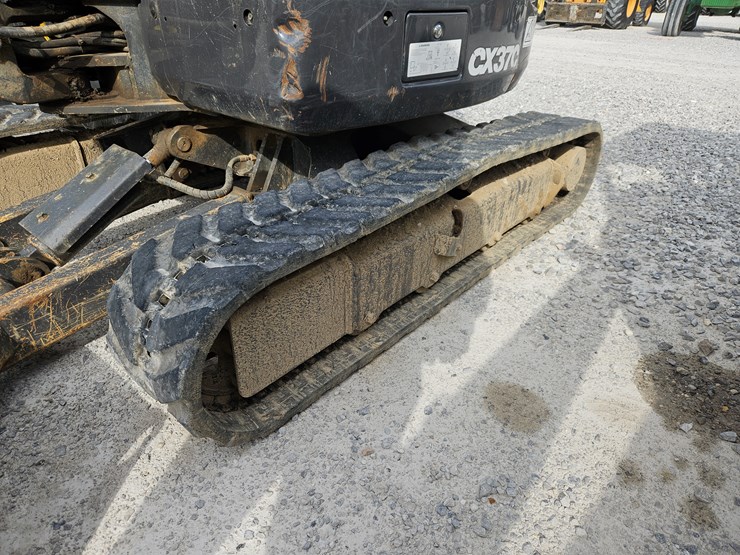 2018-case-cx37c-image-8