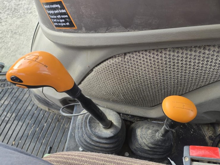 2022-john-deere-6135e-image-23