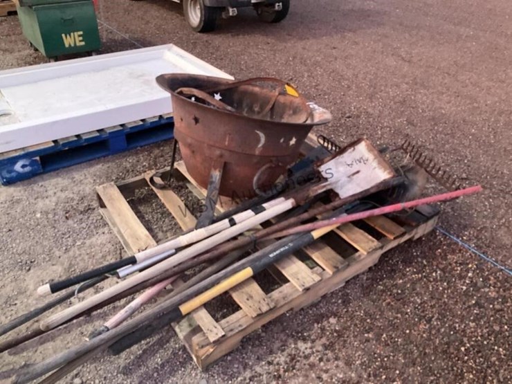 pallet-of-asst-yard-tools-&-fire-pit-image-4