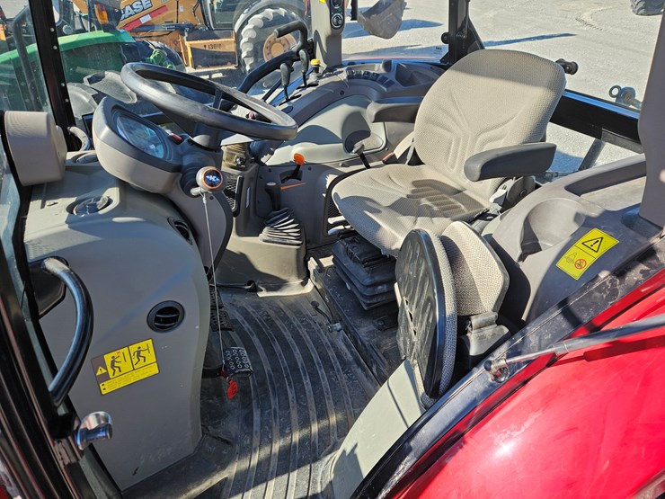 case-ih-farmall-120c-image-10