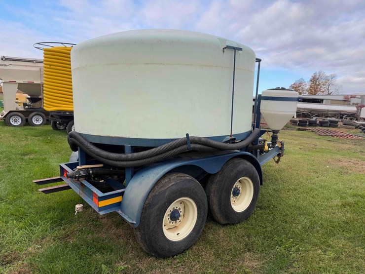 1200-gal-duo-lift-tandem-nurse-trailer-image-3