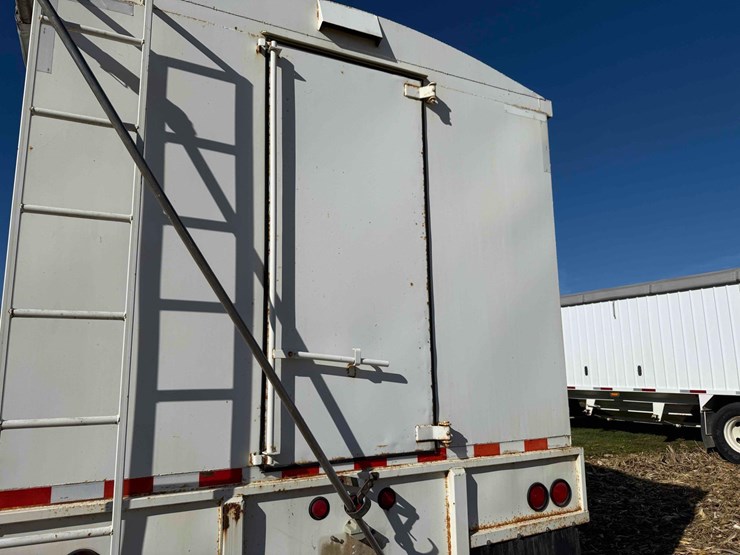 agri-trader-hopper-bottom-image-14