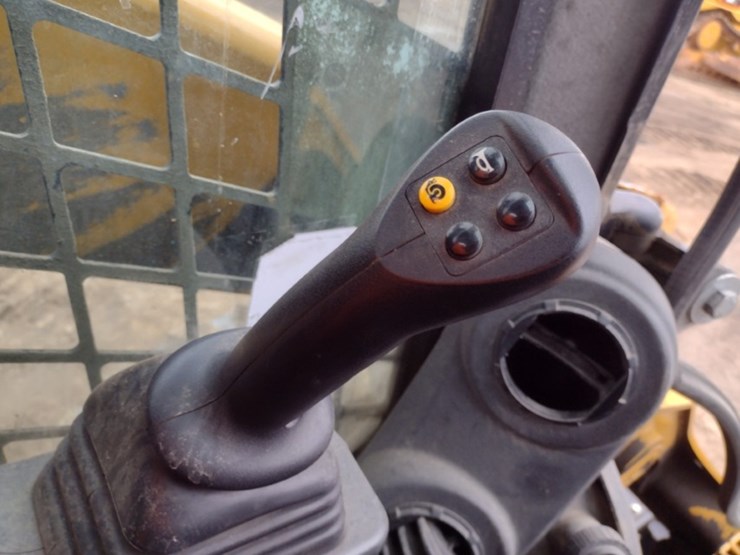 20-caterpillar-262d3-image-11