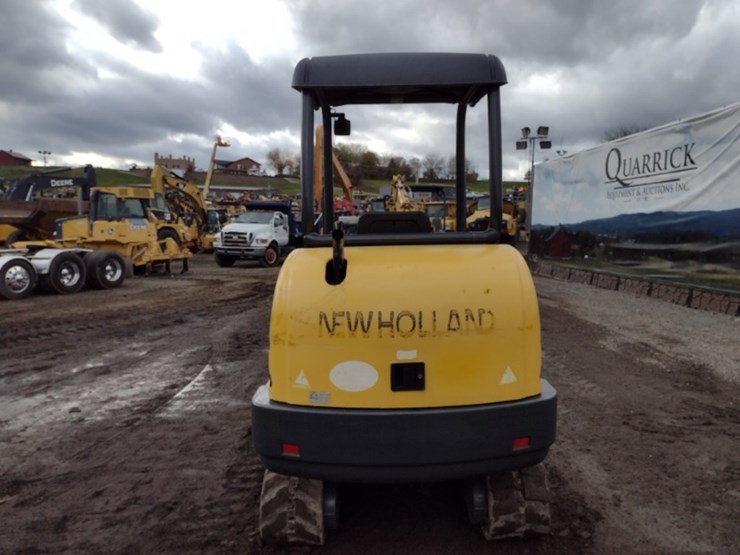 new-holland-ec25-image-4