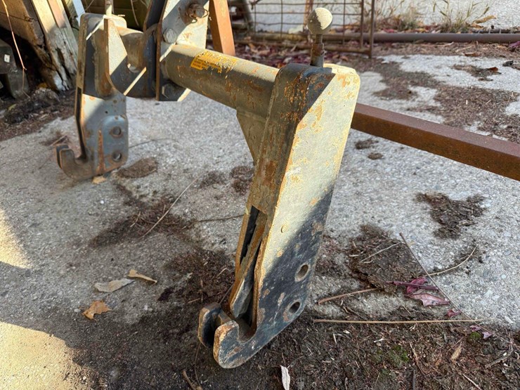 white-quick-hitch-image-3