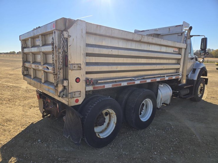 2014-international-7400-image-9