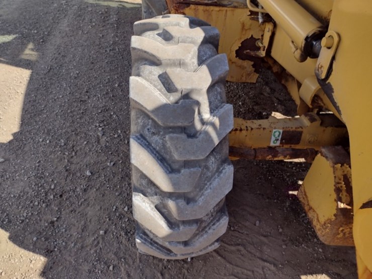 caterpillar-420d-image-24