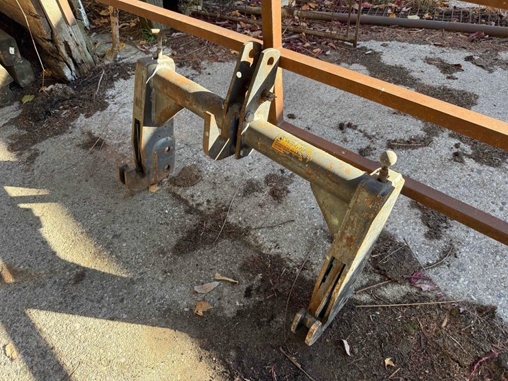 white-quick-hitch-image-2