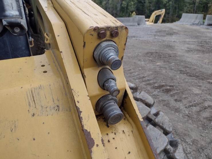 caterpillar-246d-image-15