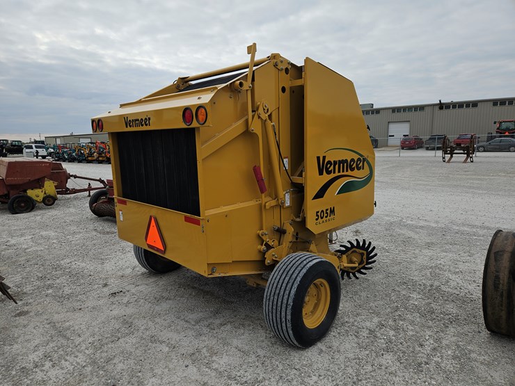 #203873-•-vermeer-505m-baler-image-10