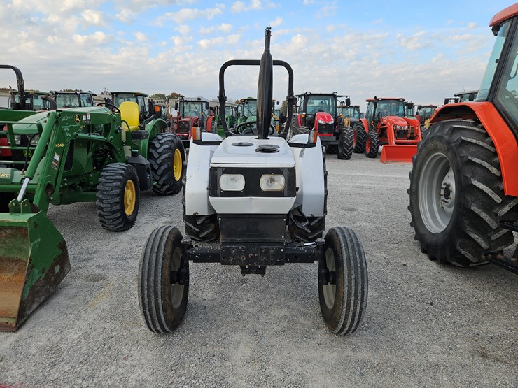 #203585-•-white-6045-tractor-image-2