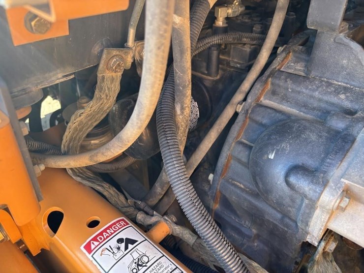 2017-case-586h-image-35