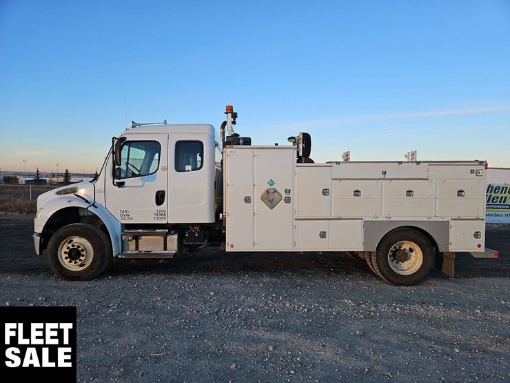 2005-freightliner-m2-106-image-2