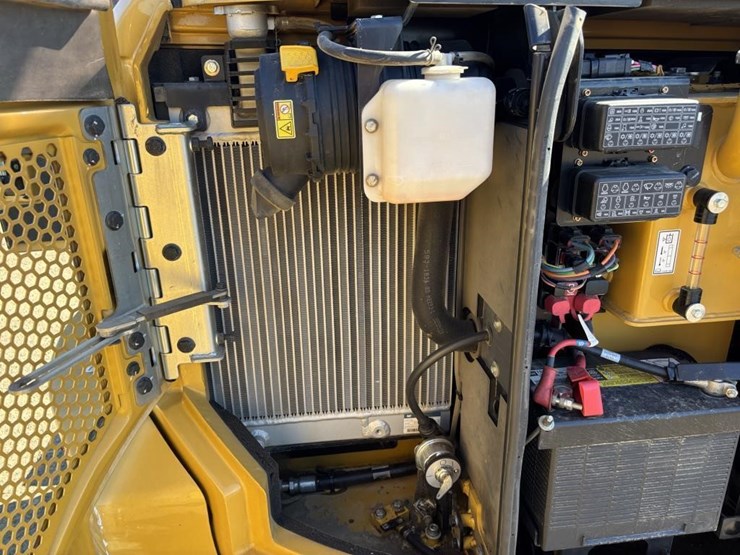 2022-caterpillar-303.5-image-44