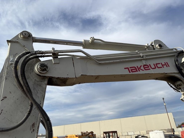 2012-takeuchi-tb180fr-image-18