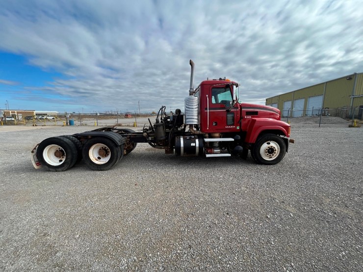 2013-mack-chu613-image-6