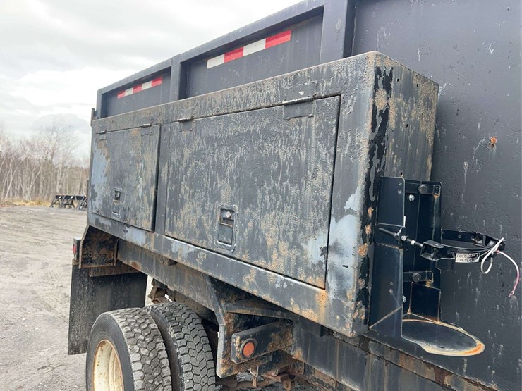 2005-gmc-topkick-c5500-image-15