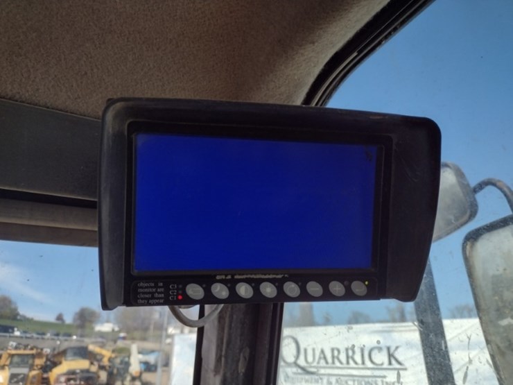 caterpillar-725-image-12