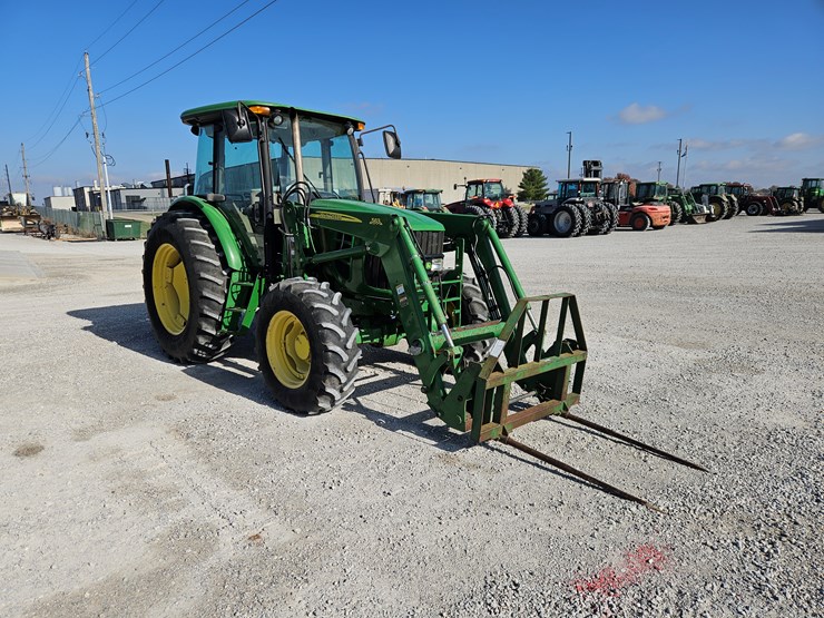 2011-john-deere-6100d-image-24