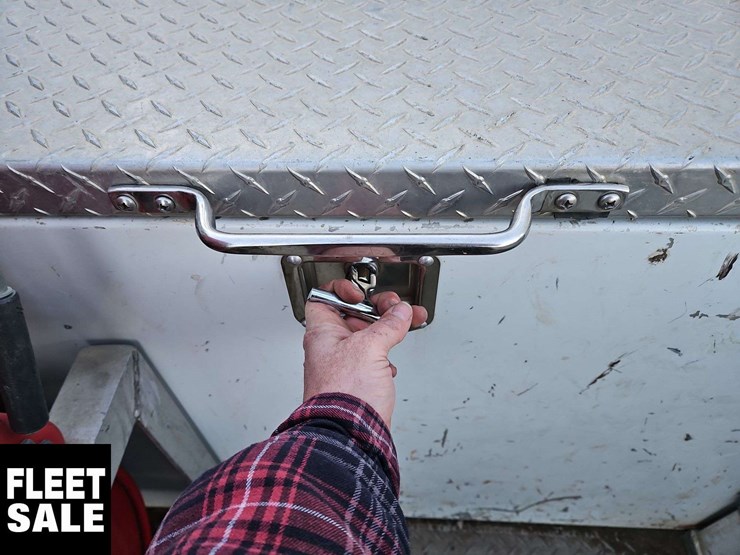 2005-freightliner-m2-106-image-52