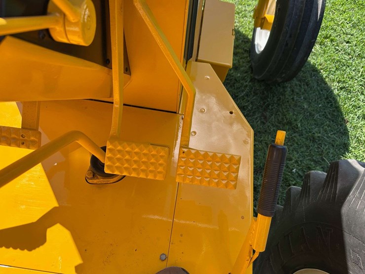 minneapolis-moline-g940-image-57