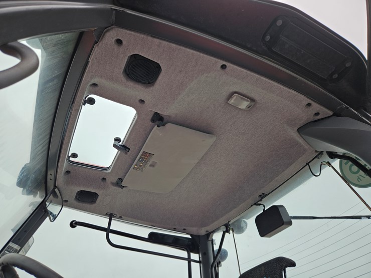 2020-kubota-m7-132-image-11