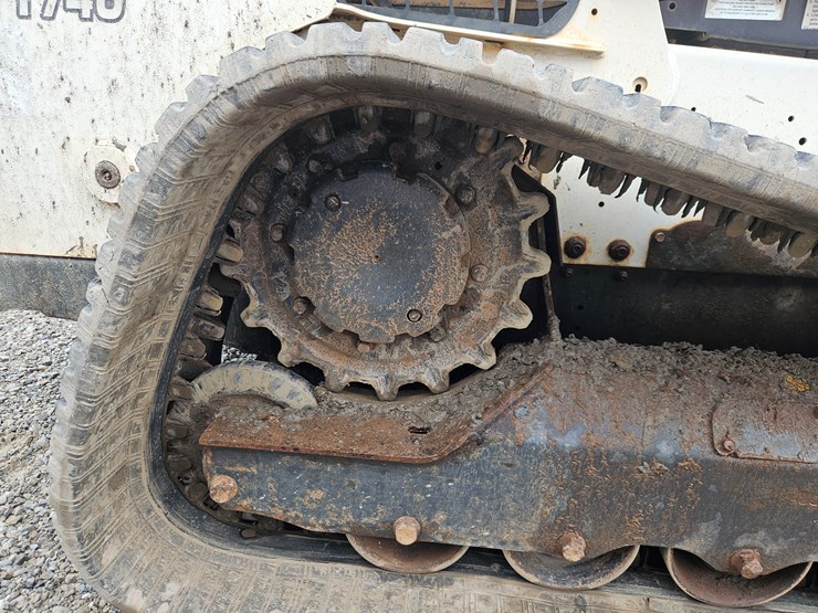 2018-bobcat-t740-image-13