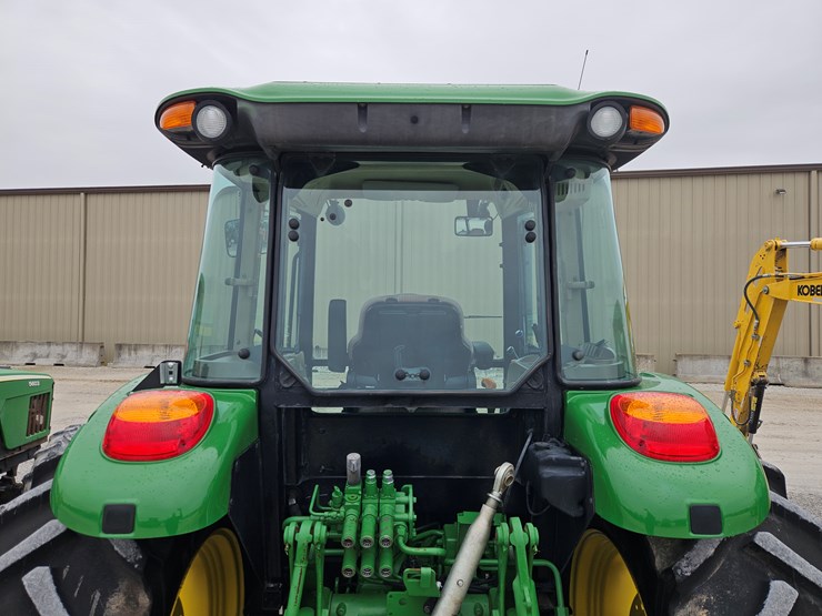 2017-john-deere-6120e-image-13