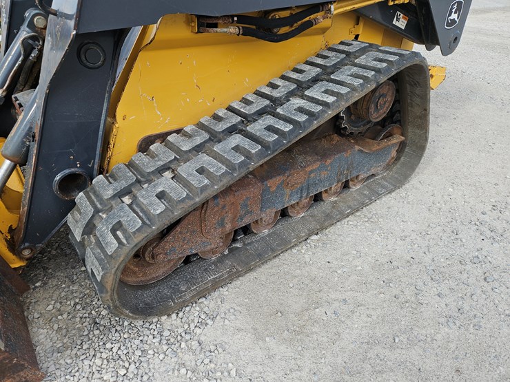 2010-deere-333d-image-14