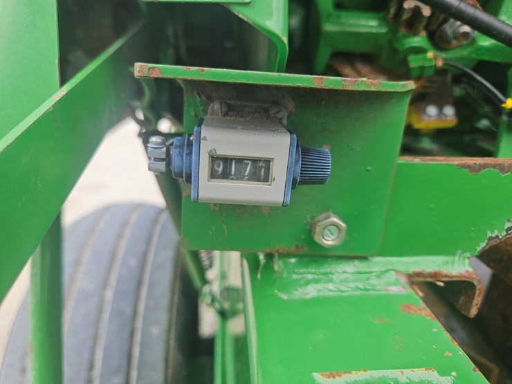 2019-john-deere-348-image-10
