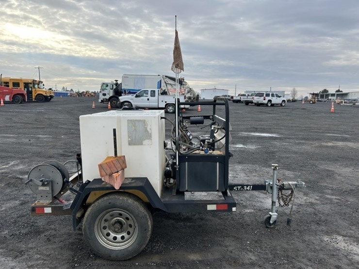 hydrotek-ss30005vs-towable-pressure-washer-image-4