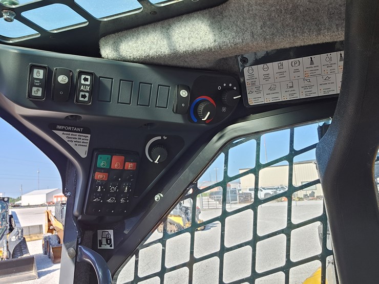 2018-deere-331g-image-10