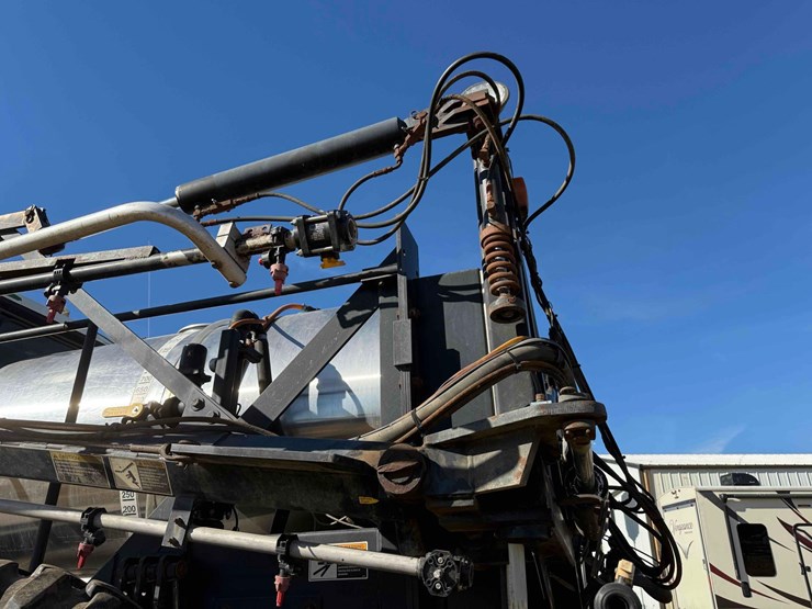 willmar-8400-sprayer-image-34