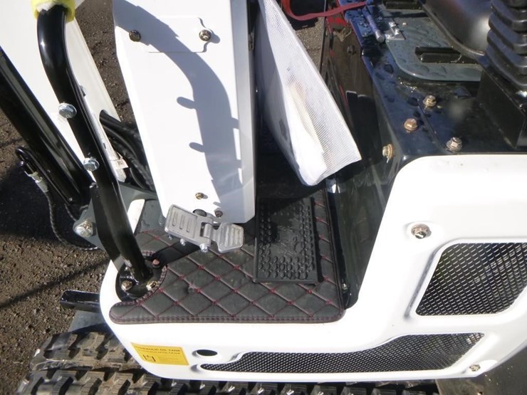 blt-319-hydraulic-excavator-image-17