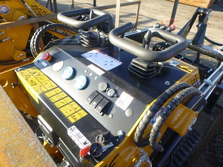 2025-agt-mx-mrt14-skid-steer-track-loader-image-13