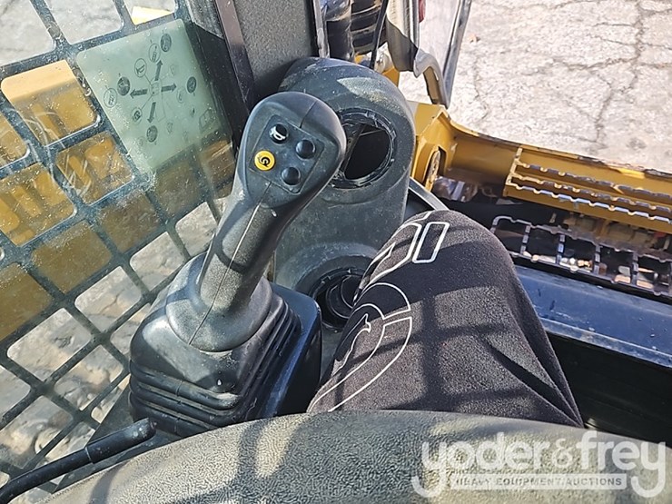 2021-caterpillar-299d3-image-27