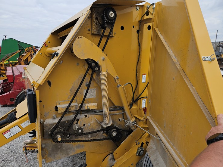 #203873-•-vermeer-505m-baler-image-7