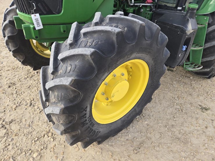 2022-john-deere-6135e-image-10