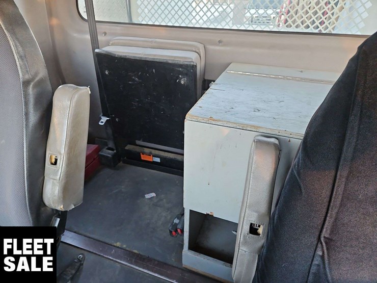 2005-freightliner-m2-106-image-27